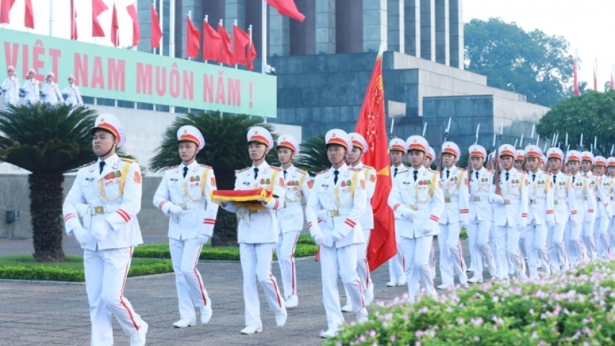50 năm mở cửa Lăng Bác: “Vinh quang con đứng bên Người”